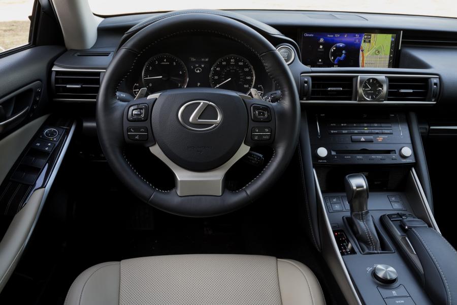 Панель приборов Lexus IS200t 2016 года  (NA) (фото 6 из 14)